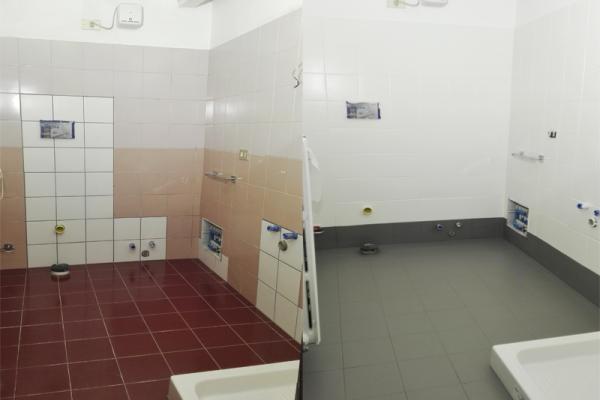 prima-dopo Pavimento e rivestimento in microresina colorata - Ristrutt. appartamento Veronetta VR